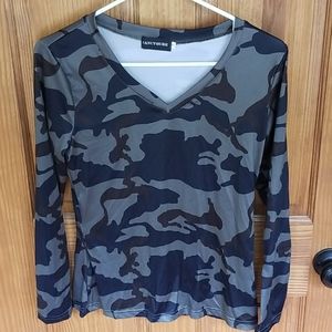 EUC Ladies Camo long sleeve shirt size small